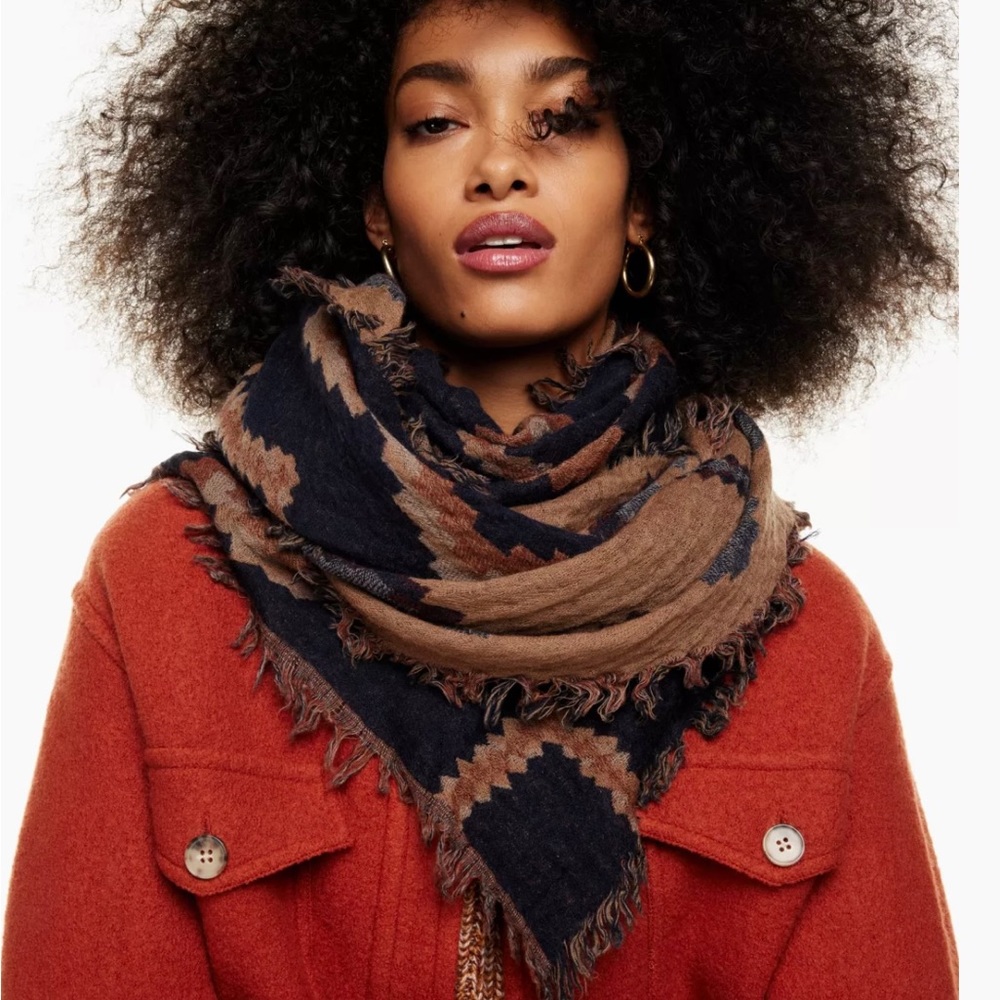 WILFRED Diamond Mosaic Triangle Scarf